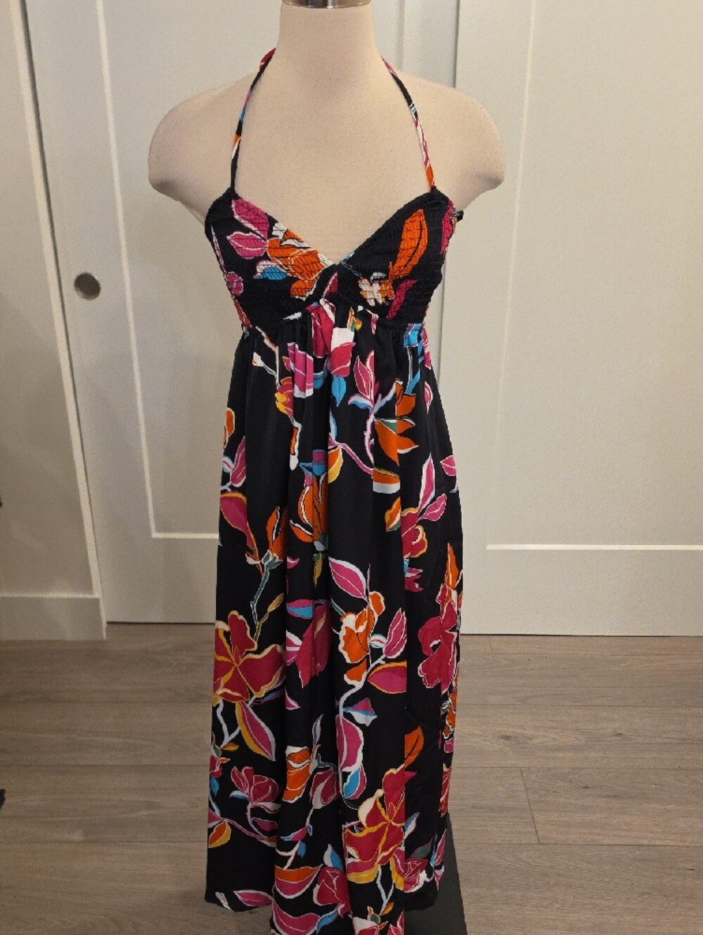 Invitee women’s Black Floral Halter Maxi Dress w/Pink&Orange Blooms size XS EUC